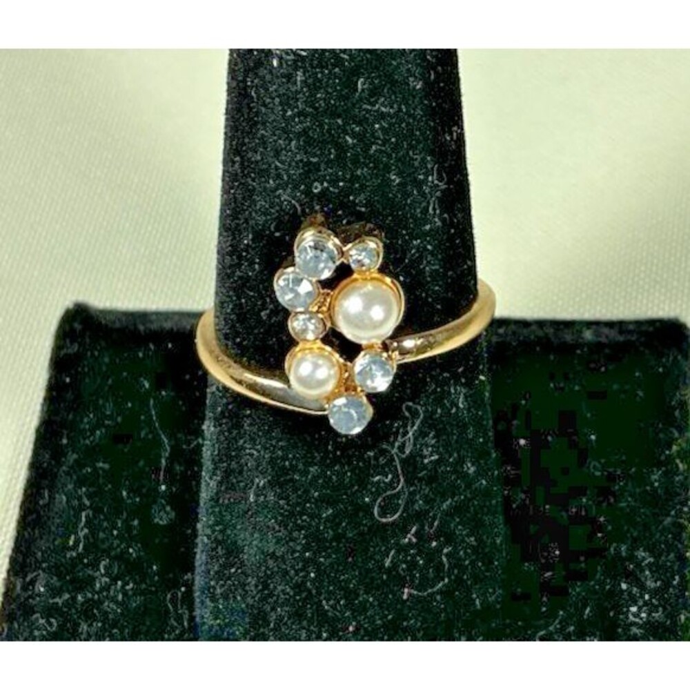 Fashion Ring Faux Pearls & Clear Rhinestones Gold Tone Size 7.5 Beauty Cocktail